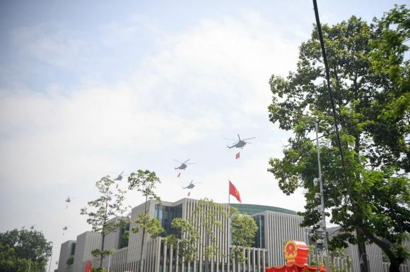 trực thăng kéo cờ, vị trí xem trực thăng kéo cờ, xem diễu binh