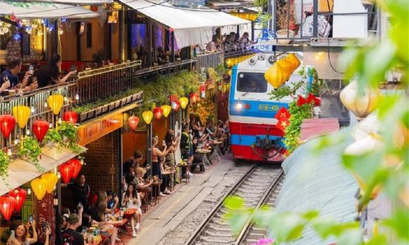 Dừng tàu chạy vào trung tâm Hà Nội, quốc khánh 2/9