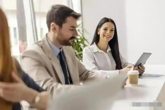 tiết lộ, chia sẻ, người thông minh