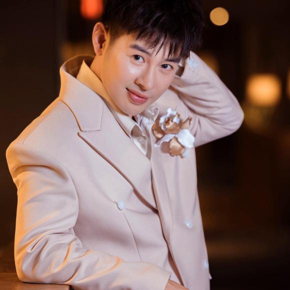 sao Việt đổ thủ khoa, Đinh Ngọc Diệp, diva Mỹ Linh, ca sĩ Hoàng Hải, Dương Hoàng Yến, Văn Mai Hương, Mỹ Tâm, Hoàng Thùy Linh