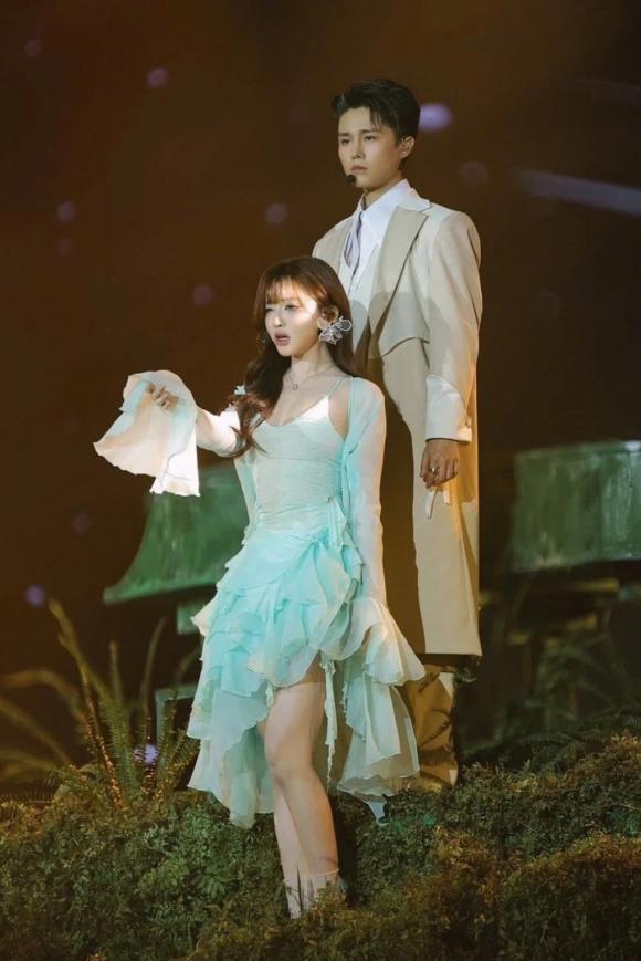 tăng duy tân, bích phương, sao việt 