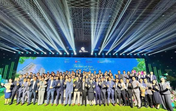 vl3-ngoisaovn-w1600-h1011 3 Vietnam Land, Gem Center