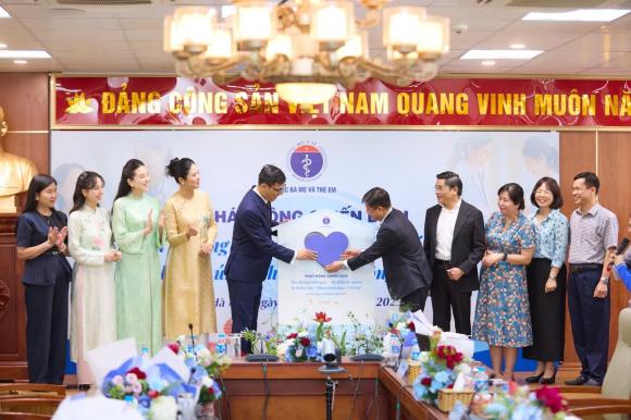 xs3-ngoisaovn-w1600-h1066 0 Hoa hậu Ngọc Hân, Ngọc Hân, Dầu khuynh diệp OPC