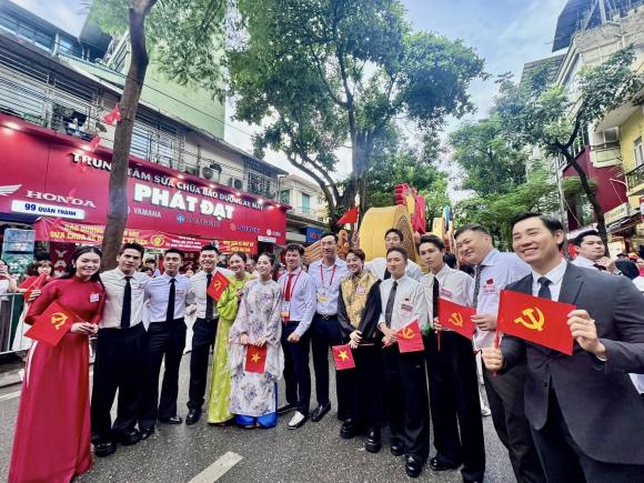 Diễu hành A80, sao việt