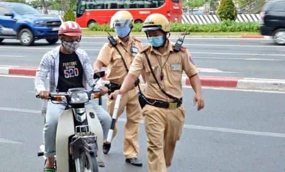 vi phạm giao thông, rẽ phải khi đèn đỏ