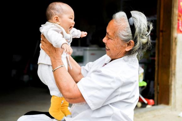 ông bà, con cháu, kiến thức