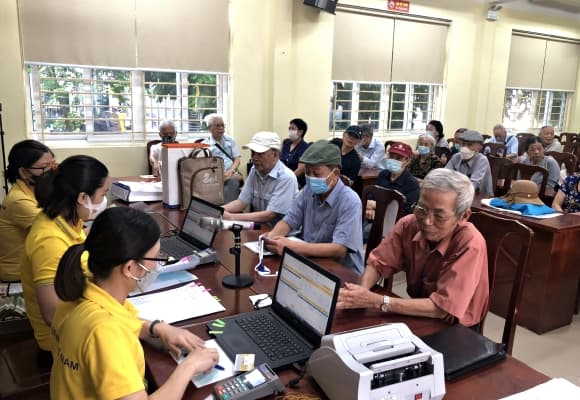 lương hưu, trợ cấp hưu trí, giảm tuổi hưởng trợ cấp hưu trí