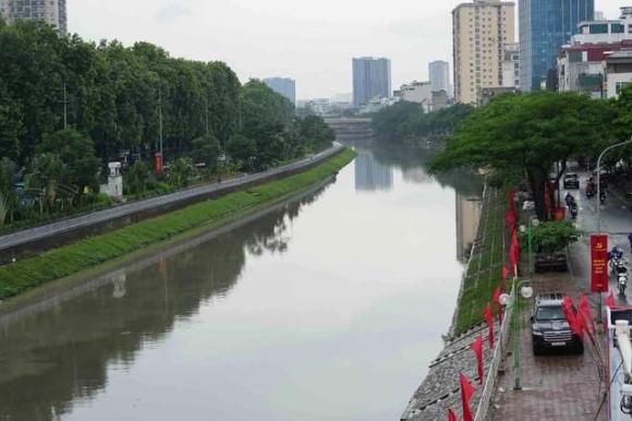 Sông Tô Lịch trong xanh, làm sạch nước sông Tô Lịch