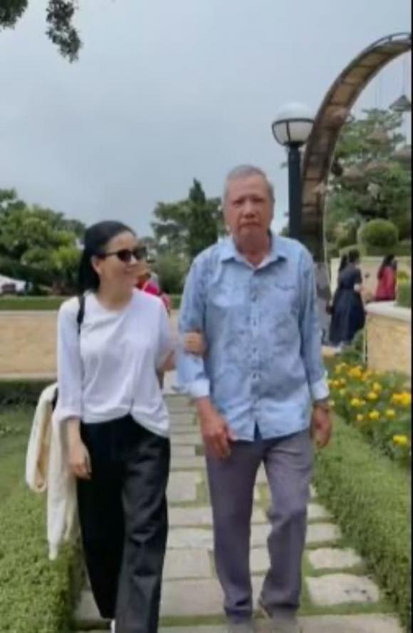 NSƯT Ngọc Trinh, nghệ sĩ Ngọc Trinh, sao Việt