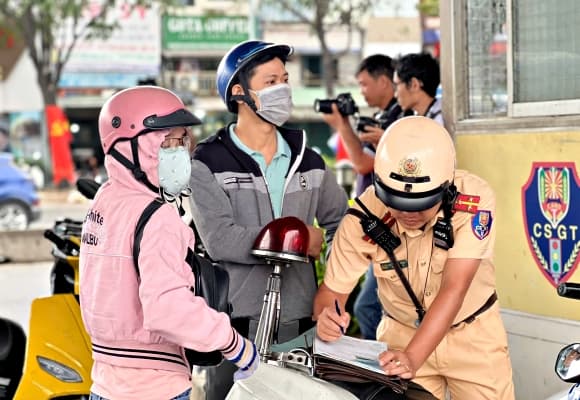 đèn xanh, đèn vàng, vi phạm giao thông
