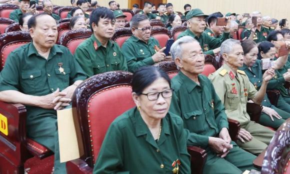  trợ cấp hàng tháng đối với thanh niên xung phong , an sinh xã hội