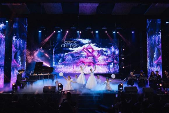 image005-ngoisaovn-w1267-h845 6 Hoa hậu Hà Kiều Anh, đạo diễn Điệp Văn