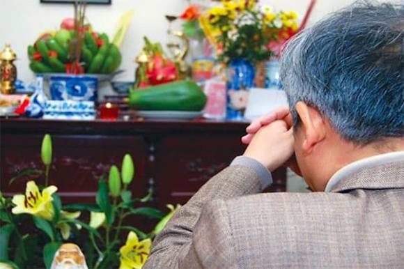 Khấn tổ tiên, thờ cúng, khấn thành tiếng hay khấn thầm