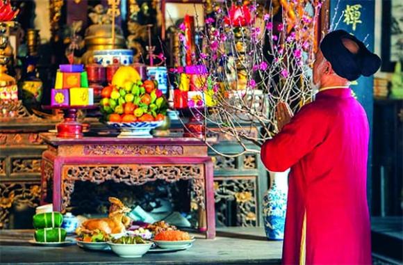 Khấn tổ tiên, thờ cúng, khấn thành tiếng hay khấn thầm