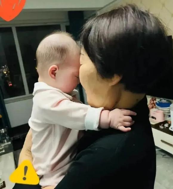 bà nội không nên chăm cháu, có nên nhờ bà trông cháu