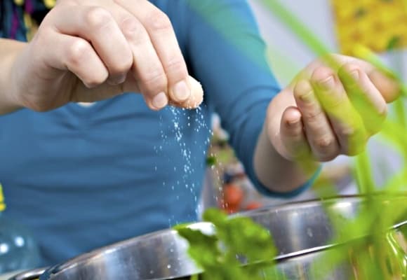 luộc rau, cho muối vào rau khi luộc, sức khoẻ