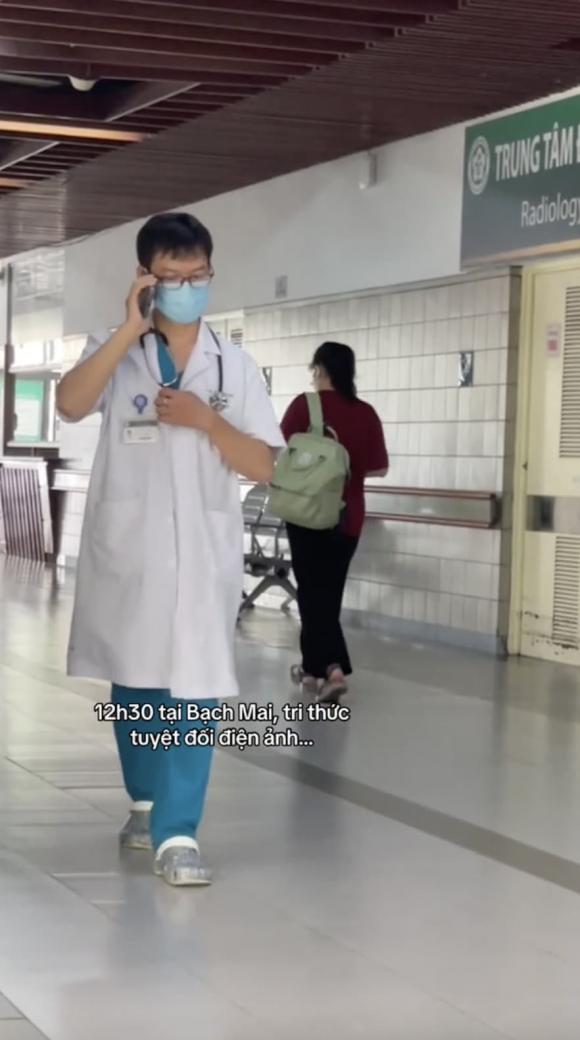 Tại sao các bác sĩ hay đi crocs, bác sĩ bệnh viện Bạch Mai