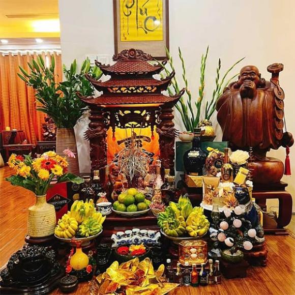 Cóc ngậm tiền, bàn thờ Thần Tài, Phong thủy
