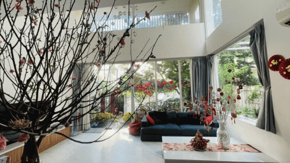Diễn viên thân thúy hà,Mưa đỏ, sao Việt