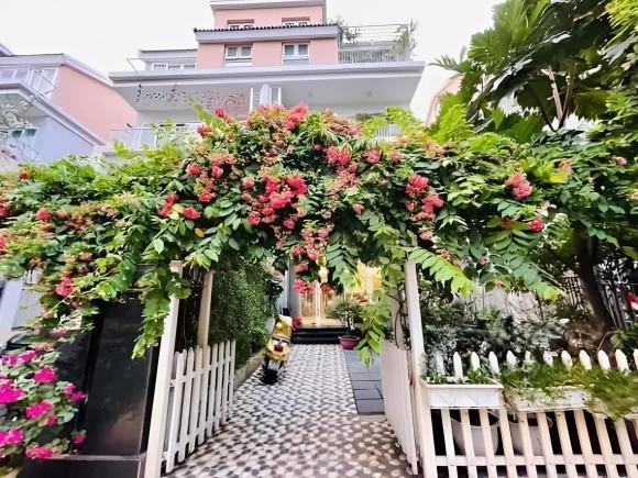 Diễn viên thân thúy hà,Mưa đỏ, sao Việt