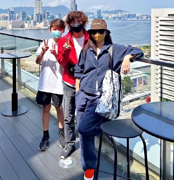 Trương Bá Chi, Vương Phi, cách nuôi dạy con, sao Hong Kong