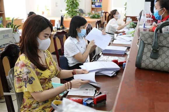 kéo dài thời gian giữ chức vụ, nghỉ hưu, công chức, viên chức
