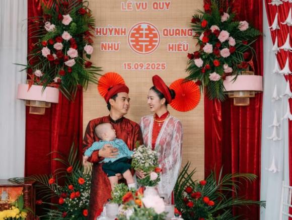 ca sĩ Hồ Quang Hiếu, người mẫu Tuệ Như, sao Việt