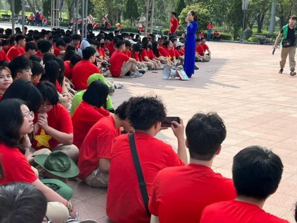 nghệ sĩ giảng dạy 2 học sinh, nghệ sĩ dạy học sinh, kiến thức