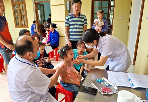 khám sức khỏe định kỳ miễn phí