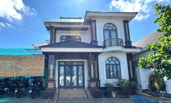làng tỷ phú, sầu riêng, biệt thự