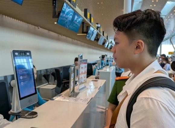 Làm thủ tục bay qua ứng dụng VNeID, cách check in ở sân bay không cần làm thủ tục tại quầy