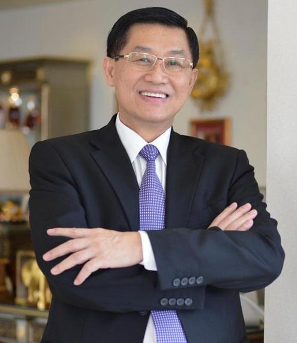 dạy con theo nhà giàu, vua hàng hiệu Johnathan Hạnh Nguyễn, vua cúc áo Tôn Thạnh Nghĩa