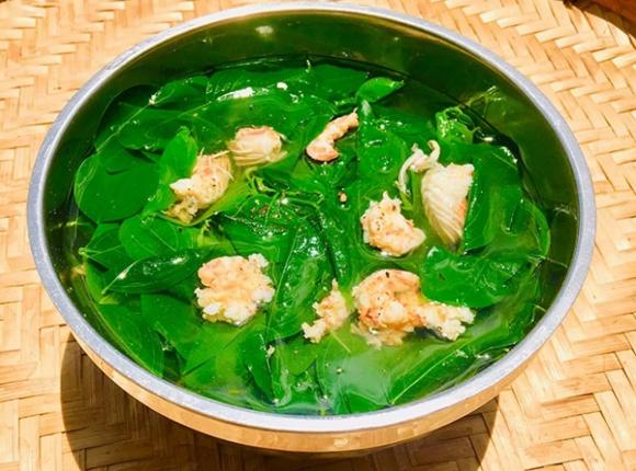 vò rau ngót trước khi nấu 1 rau ngót, cách nấu rau ngót, tại sao phải vò rau ngót