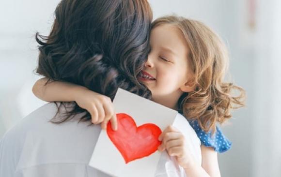 trẻ hạnh phúc, giáo dục trẻ, hạnh động hạnh phúc của trẻ, trẻ tràn đầy năng lượng