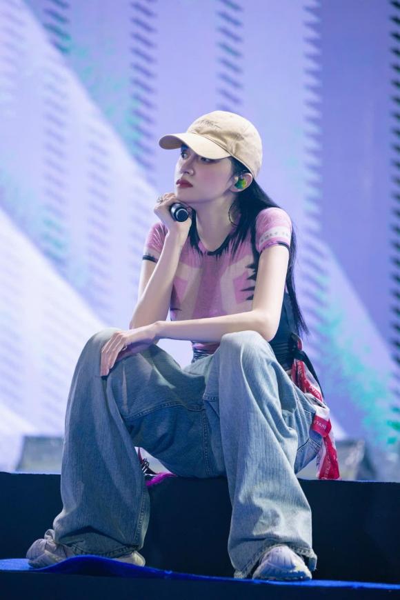 Miss Universe 2025, Hoa hậu Hương Giang, ca sĩ Hương Giang Idol, sao Việt