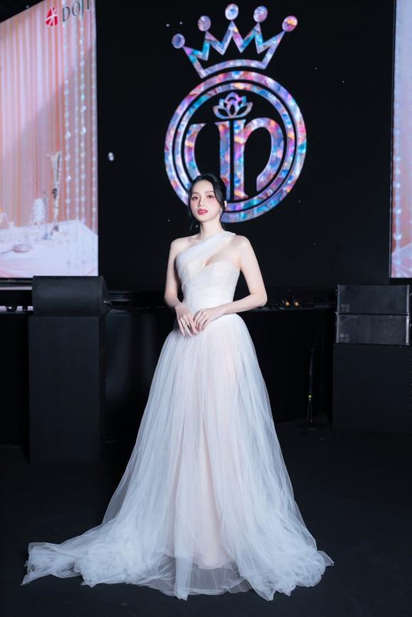 Miss Universe 2025, Hoa hậu Hương Giang, ca sĩ Hương Giang Idol, sao Việt