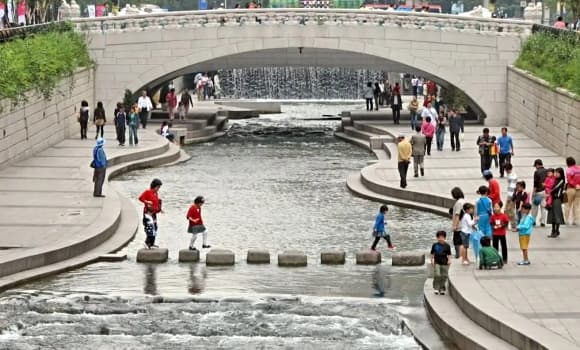 Hàn Quốc, cải tạo sông, sông bị ô nhiễm nặng, suối Cheonggyecheon
