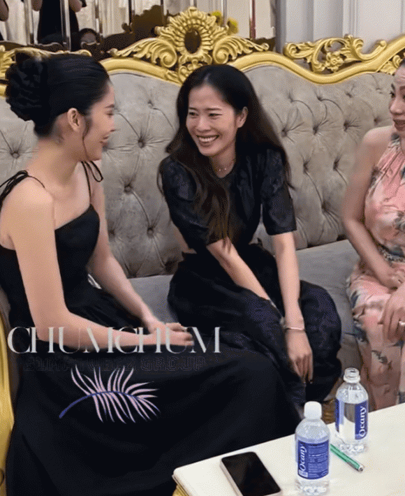 Hoa khôi Nam Em, sao Việt