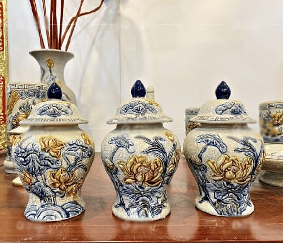 bàn thờ, Hũ gạo, hũ muối, bàn thờ Thần tài