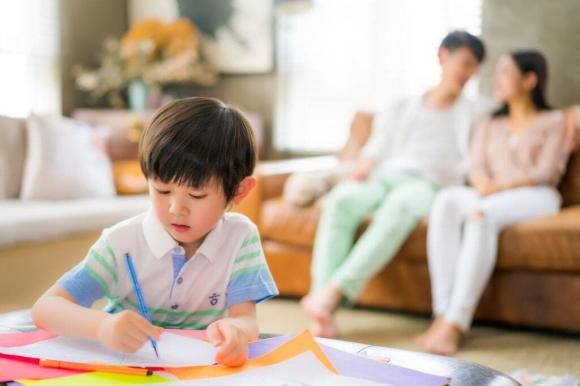chăm trẻ, thói quen của trẻ, thói quen ảnh hưởng não bộ trẻ, thói quen làm mòn não bộ trẻ