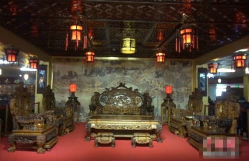Bộ bàn ghế 700 tỷ, những bộ bàn ghế đắt nhất, bộ bàn ghế làm từ 20 tấn gỗ cẩm lai vàng
