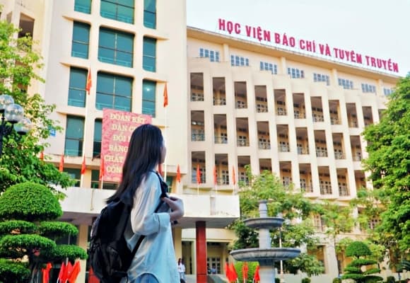 ngành hot, cái nôi hoa hậu, trường đại học danh tiếng, Đại học Ngoại thương, Harvard Chùa Láng