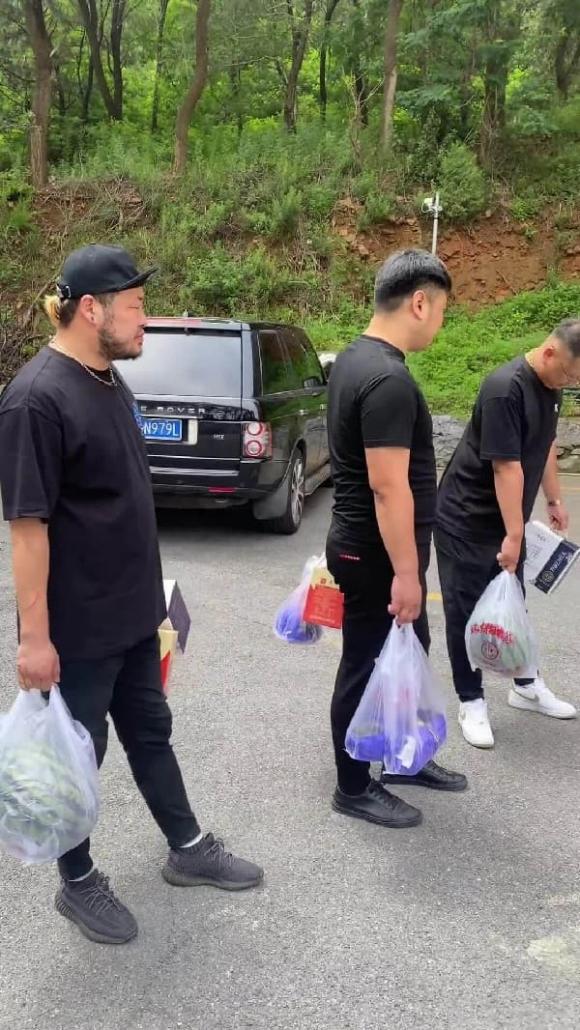nghề con thuê cho người già, dịch vụ chăm sóc người già, nghề lạ