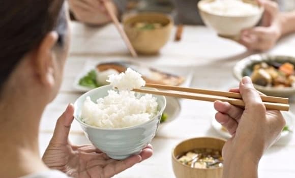 cơm nguội, ăn cơm nguội buổi sáng