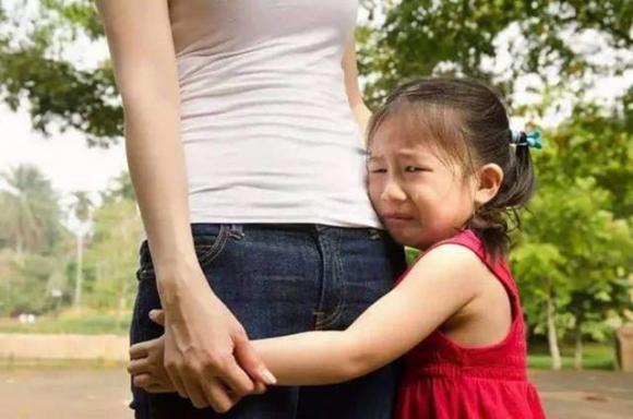 con nhút nhát, làm sao khi con nhút nhát, chăm con