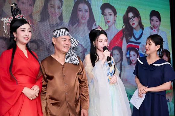 hoa-hau-ha-my-hoa-than-thanh-chi-hang-nga-trao-qua-cho-cac-em-thieu-nhi-dem-trung-thu (11).jpg 0 Hoa hậu Hạ My, sao việt