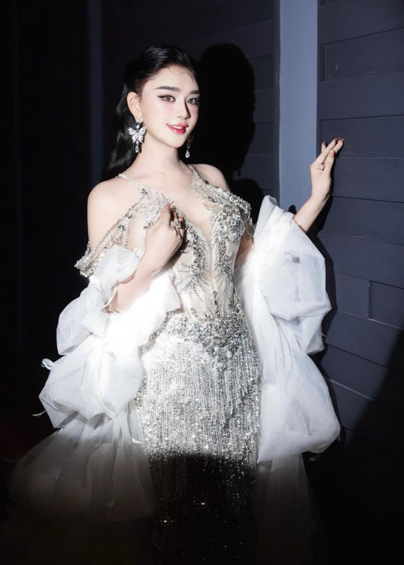 ca sĩ Lâm Khánh Chi, sao Việt