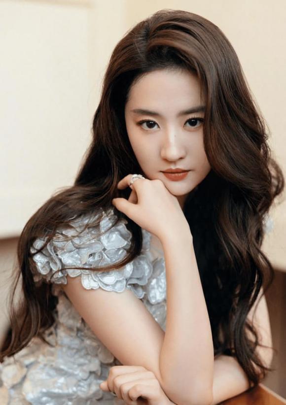 Trần Lam, Lưu Diệc Phi, Hướng Hoa Cường, sao Hoa ngữ