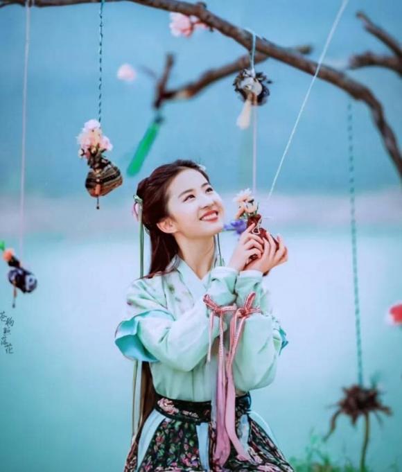Trần Lam, Lưu Diệc Phi, Hướng Hoa Cường, sao Hoa ngữ