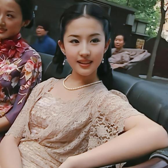 Trần Lam, Lưu Diệc Phi, Hướng Hoa Cường, sao Hoa ngữ